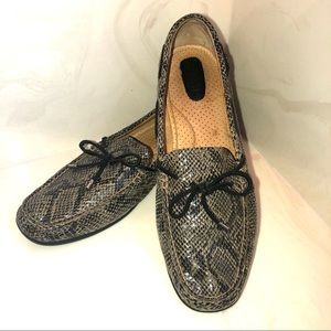 Sherry Topsiders in Snakeskin print 10M